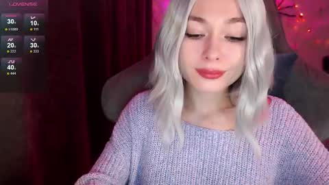 Snapshot of hey_nora_ chatting on 11-22-25, 08:46 Nora online show from 11-22-25, 08:46