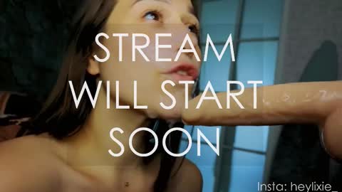 Snapshot of heylixie_ chatting on 09-15-25, 12:54 Li online show from 09-15-25, 12:54