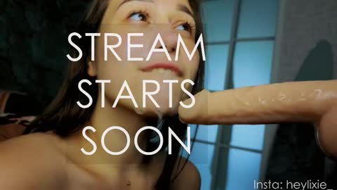 Snapshot of heylixie_ chatting on 10-03-25, 12:51 Li online show from 10-03-25, 12:51