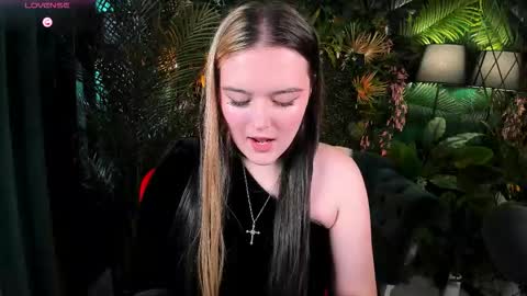 Snapshot of heymarybaby chatting on 09-22-25, 05:09 Amazing Mary online show from 09-22-25, 05:09