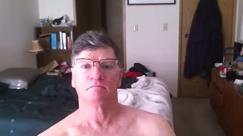 Snapshot of hg99too chatting on 05-04-26, 02:35 hg99too online show from 05-04-26, 02:35