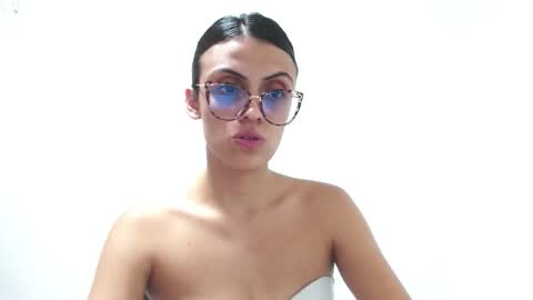 Snapshot of hhayek_eva7 chatting on 01-29-25, 01:05 Eva online show from 01-29-25, 01:05