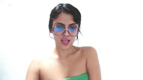 Snapshot of hhayek_eva7 chatting on 01-31-25, 01:01 Eva online show from 01-31-25, 01:01