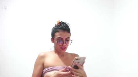 Snapshot of hhayek_eva7 chatting on 02-27-25, 01:05 Eva online show from 02-27-25, 01:05