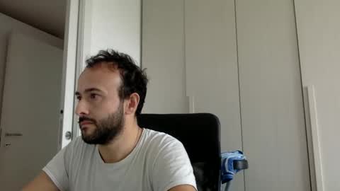 Snapshot of hhombre chatting on 10-17-25, 09:01 hhombre online show from 10-17-25, 09:01