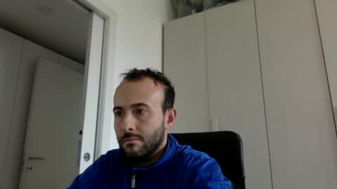 Snapshot of hhombre chatting on 10-30-25, 11:55 hhombre online show from 10-30-25, 11:55