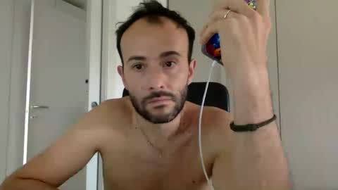 Snapshot of hhombre chatting on 06-25-26, 12:09 hhombre online show from 06-25-26, 12:09