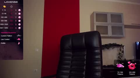 Lina online show from 02-13-25, 11:17