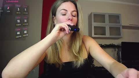 Lina online show from 04-07-26, 09:32