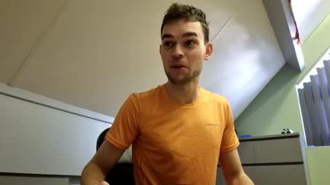 Snapshot of hi_felix chatting on 10-24-25, 03:19 online show from 10-24-25, 03:19