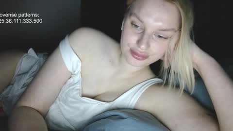 Snapshot of hi_i_am_ana chatting on 11-23-25, 04:07 Ana online show from 11-23-25, 04:07