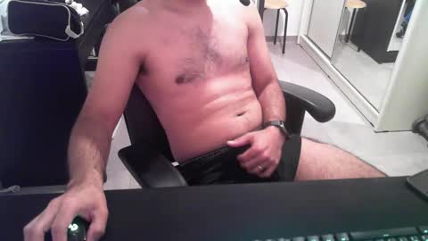 Snapshot of hi_im_chuck chatting on 01-22-25, 06:10 hi_im_chuck online show from 01-22-25, 06:10