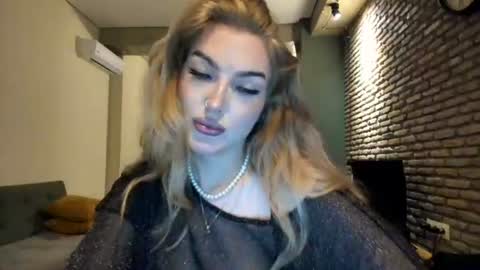 Snapshot of hi_lina chatting on 06-25-26, 02:22 Hi lina online show from 06-25-26, 02:22