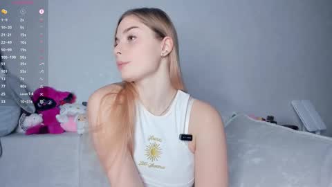 Snapshot of hidden_charm chatting on 02-24-26, 01:31 Elizabeth online show from 02-24-26, 01:31