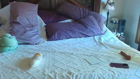 Snapshot of hidden_gold_milf chatting on 09-19-25, 02:29 hidden_gold_milf online show from 09-19-25, 02:29