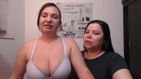 Snapshot of hidden_tinna chatting on 09-17-25, 10:06 Tinna online show from 09-17-25, 10:06