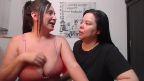 Snapshot of hidden_tinna chatting on 05-14-26, 10:44 Tinna online show from 05-14-26, 10:44