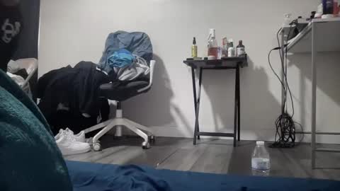 Snapshot of hihello400 chatting on 10-31-25, 08:43 hihello400 online show from 10-31-25, 08:43