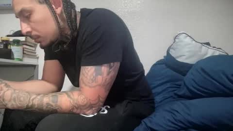 Snapshot of hihello400 chatting on 11-23-25, 11:37 hihello400 online show from 11-23-25, 11:37