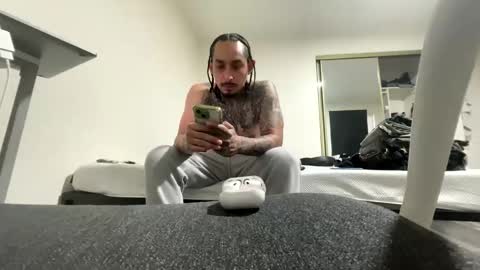 Snapshot of hihello400 chatting on 11-25-25, 12:32 hihello400 online show from 11-25-25, 12:32