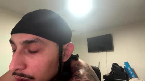 Snapshot of hihello400 chatting on 12-17-25, 07:58 hihello400 online show from 12-17-25, 07:58