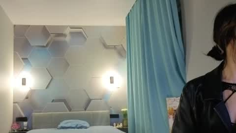 HIHIKA online show from 04-26-26, 08:06