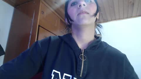 Snapshot of hilari18 chatting on 09-11-25, 11:43 hilaril18 online show from 09-11-25, 11:43