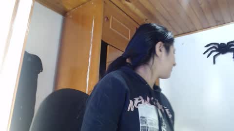 Snapshot of hilari18 chatting on 10-24-25, 12:08 hilaril18 online show from 10-24-25, 12:08