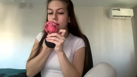 Snapshot of hildredmabray chatting on 10-29-25, 10:17 Hi Im Elizabeth online show from 10-29-25, 10:17