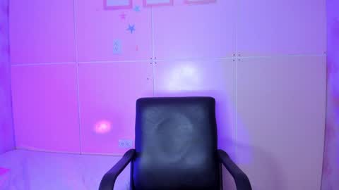 Snapshot of hillary_banks__ chatting on 01-11-25, 03:23 Hillary online show from 01-11-25, 03:23