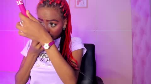 Snapshot of hillary_banks__ chatting on 01-18-25, 04:48 Hillary online show from 01-18-25, 04:48