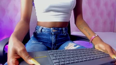 Snapshot of hillary_banks__ chatting on 02-04-25, 04:59 Hillary online show from 02-04-25, 04:59