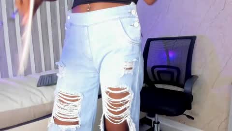 Snapshot of hillary_banks__ chatting on 02-15-25, 11:03 Hillary online show from 02-15-25, 11:03