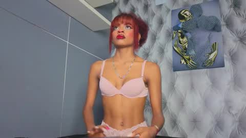 Snapshot of hillary_banks__ chatting on 09-18-25, 06:04 Hillary online show from 09-18-25, 06:04