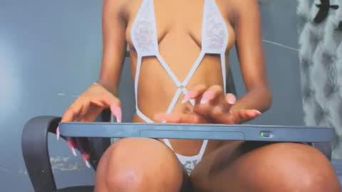 Snapshot of hillary_banks__ chatting on 10-25-25, 05:37 Hillary online show from 10-25-25, 05:37