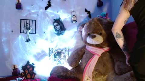 Snapshot of himiiko_toga chatting on 10-16-25, 11:06 Himiiko online show from 10-16-25, 11:06