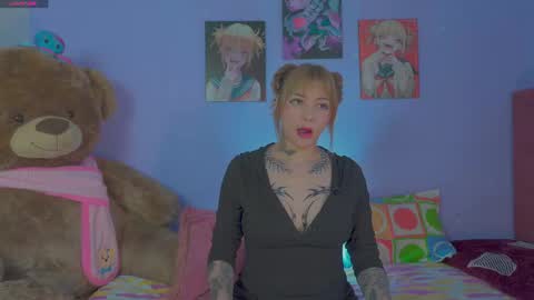 Snapshot of himiiko_toga chatting on 11-21-25, 08:29 Himiiko online show from 11-21-25, 08:29