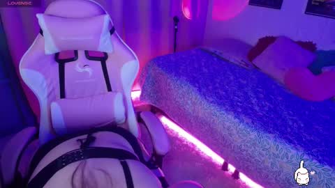 Snapshot of hinata_te3n chatting on 09-23-25, 07:44 violet moon online show from 09-23-25, 07:44