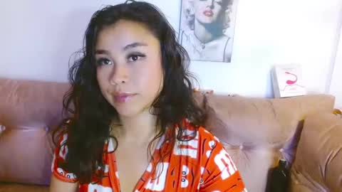 Snapshot of hinataleecs chatting on 01-08-25, 11:32 hinata lee online show from 01-08-25, 11:32