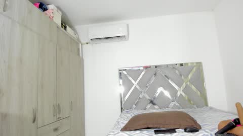 hinatta smiler online show from 03-24-26, 04:06