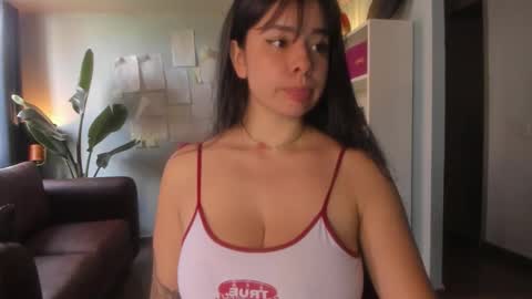 Snapshot of hinnata69 chatting on 09-25-25, 03:05 Hinnata online show from 09-25-25, 03:05