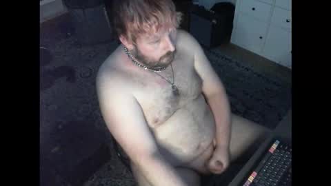 Snapshot of hipguy91 chatting on 10-31-25, 11:39 hipguy91 online show from 10-31-25, 11:39