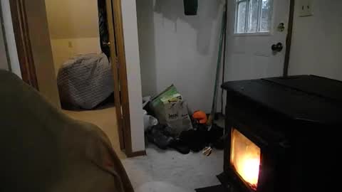 Snapshot of hippiezen chatting on 12-01-24, 10:43 Hippie Jijm online show from 12-01-24, 10:43