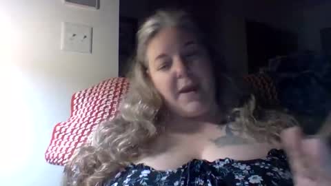 hippysnewhere online show from 04-28-26, 08:52