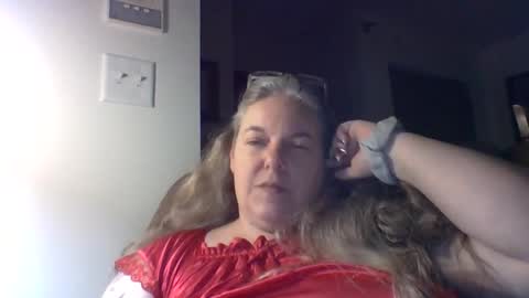 hippysnewhere online show from 05-19-26, 09:26