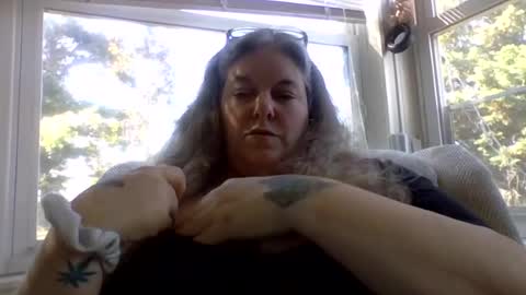 hippysnewhere online show from 06-17-26, 08:54