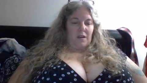 hippysnewhere online show from 07-12-26, 05:31