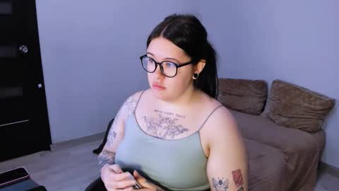 Snapshot of hitomi2 chatting on 12-02-25, 07:57 Dina online show from 12-02-25, 07:57