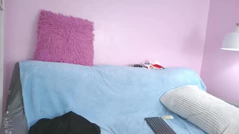 hiyakasudere_ online show from 12-20-25, 12:29