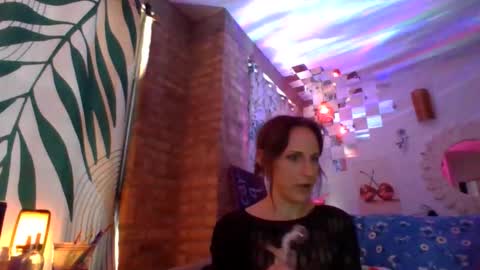 Snapshot of hknox714 chatting on 12-05-25, 02:03 hknox714 online show from 12-05-25, 02:03